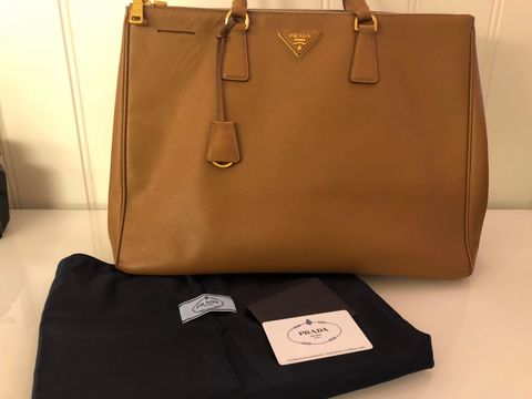 Nytt og brukt annonser med søkeordet Prada veske | FINN Torget Prada Galleria Medium Saffiano veske | FINN.no
