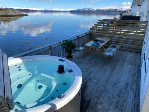 Sjøhus med badestamp