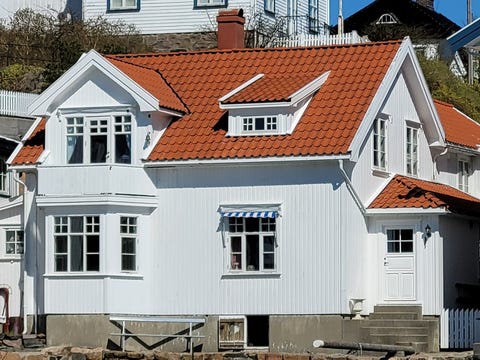 Idyllisk eiendom 2 m fra sjøen leies ut