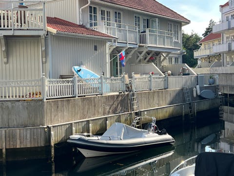 Strømstad,  Nøtholmen, Sverige, bade fra egen terrasse i sjøen
