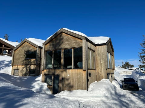 Stor designhytte på toppen av Ugla i Trysil.