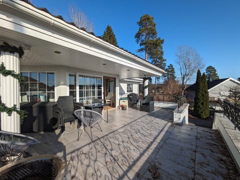 Romslig tilbaketrukket villa på Nordstrand