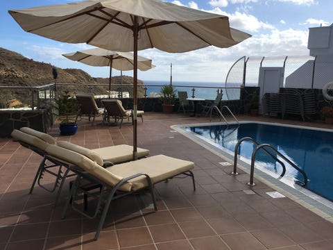 Oppvarmet basseng , masse sol og utsikt! Ledig fra : 15.mars. GOD JUL !