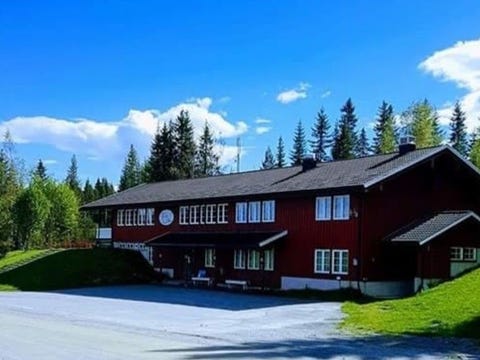 Flott storhytte på fjellet - nær Hamar. 12 soverom, badstue og badestamp