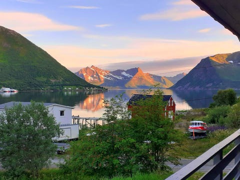 Feriehus på Senja til leie - Flott utsikt over fjorden og fjellheimen
