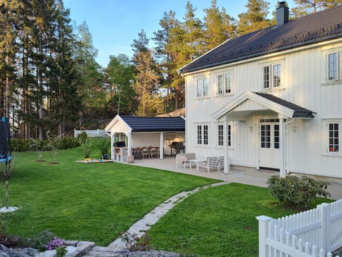 Idyllisk hus på Justøya, Brekkestø. Nær Dyreparken.