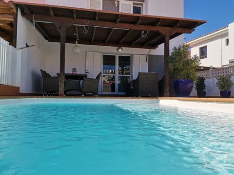 Herlig duplex med 4 soverom og oppvarmet privat basseng.