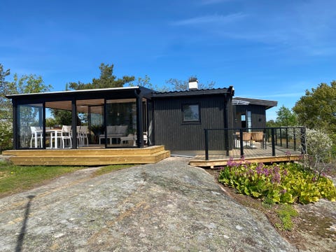 Renovert sjøhytte med 2 bad/anneks, sjøutsikt, kajakker og perfekte solforhold!