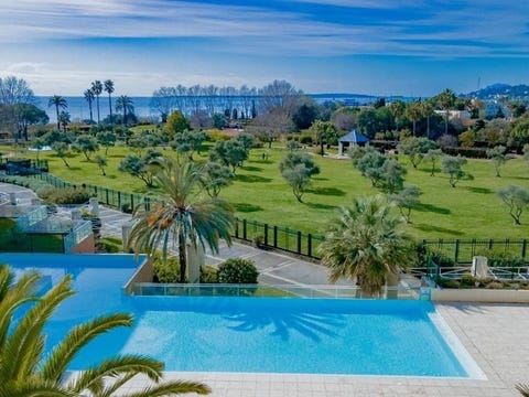 Juan les Pins (3), havutsikt, basseng, gåavstand til sandstrand og park Exflora