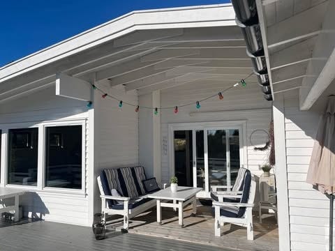 Hyggelig hytte på Justøy ved Lillesand leies ut