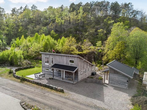 Ferieparadis i Lyngdal, nær sjøen.