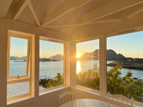 Kunstnerhjem ved sjøkanten med nydelig utsikt