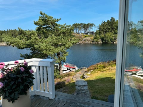 Unik hytte ved Blindleia – 12 sengeplasser, egen brygge og båt