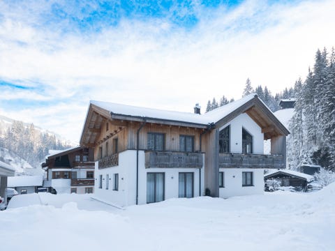 Chalet in Saalbach near Ski Lift