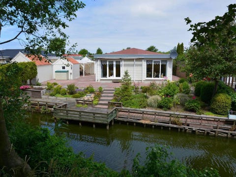 Bungalow in Makkum near Lake Beach