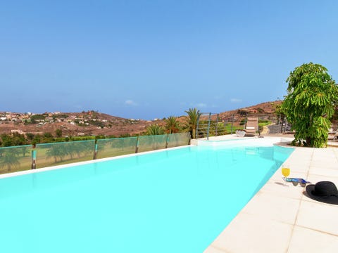 Belvilla by OYO Vibrant Villa with Swimming Pool