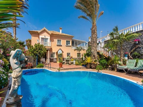 Apartment with a view of the community garden