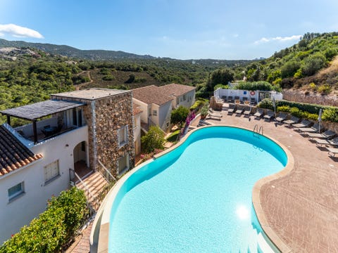 Complex with pool and sea view