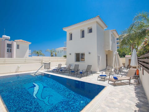 Moderne Ferienvilla PV5 mit großem Garten