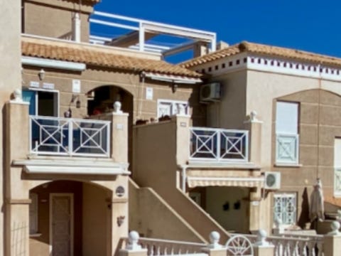 Flott leilighet på Altos de la Bahia- solrikt og med utsikt over Middelhavet