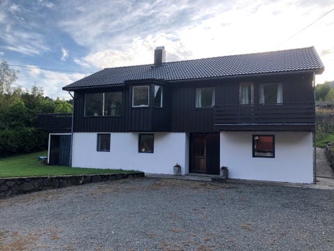 Flott enebolig i landlige omgivelser