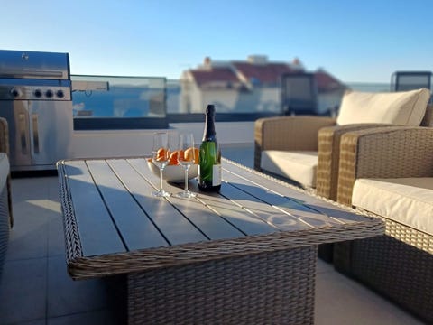 Sky- Apartment, Flott leilighet med utsikt og stor tak terrasse