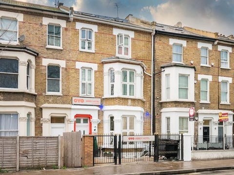 OYO Abbey Hotel, London Shepherd's Bush Market