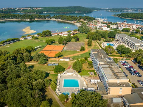 Arena Hotel Holiday