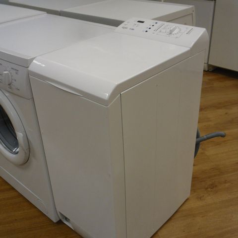 Toppmatet vaskemaskin i hvitt. Perfekt for små husholdninger og hybler fra UPO