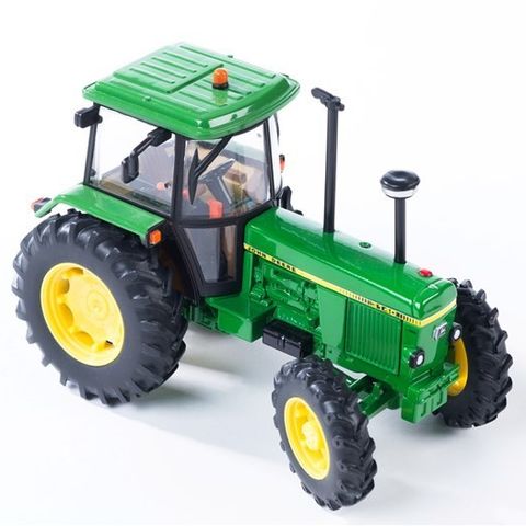 John Deere 3140