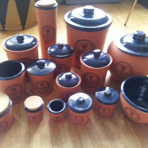 Nydelige keramikk krukker. Mange bilder til salgs