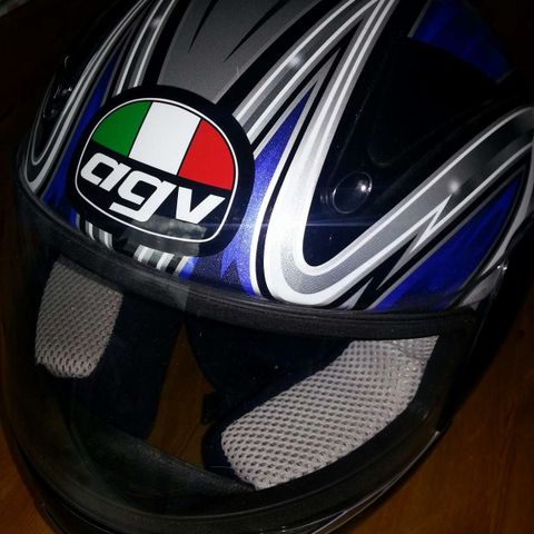 AGV hjelm