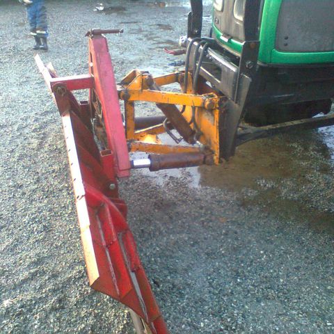 Front lift traktor