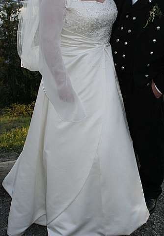 Elegant, enkel kjole med "snøhvit-snitt"