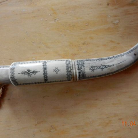 Helhornskniv laget av Roger Grønlund til salgs