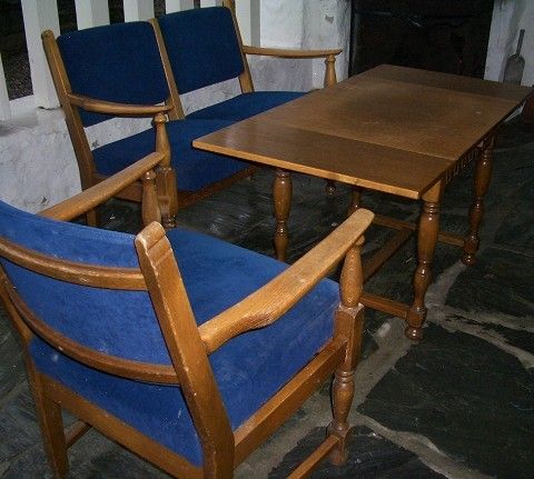 Eik 2 seter, stol og eik bord med uttrekksplater selges billig 990 kr