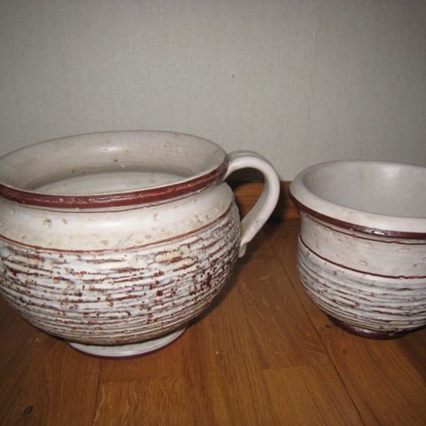 Stor keramikk krukke + 8 potteskjulere  ,fra 70 tallet.   Retro....