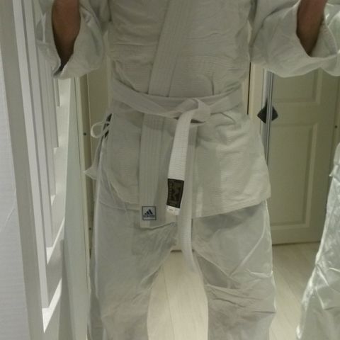 Aikido drakt hvitt belte fra Adidas str  200  cm (XL)