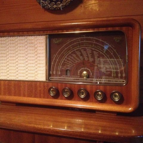Østfold Radio Regent type 553