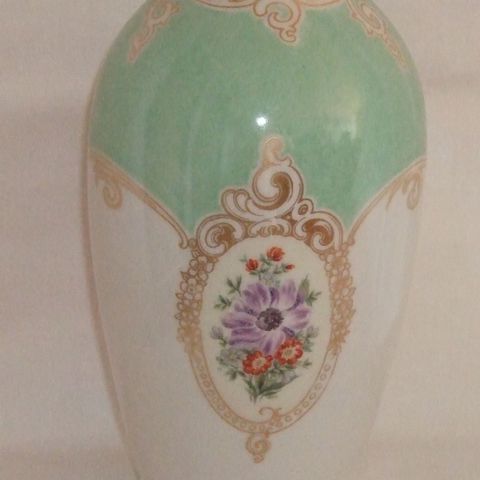 Nydelig vase fra Porzellanfabrik Marktredwitz Jaeger & Co