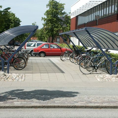 Sykkelskur med sykkelstativ til 20 sykler