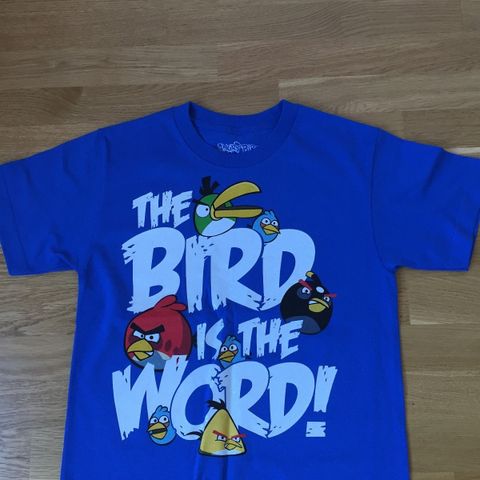 Ny Angrybird, teskjort i str 10 år selges billig !