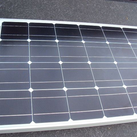 110W solcellepanel med kabel og MC-4 plugger