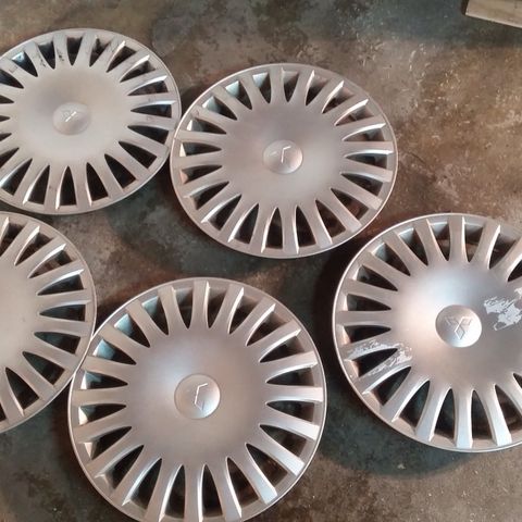 Fem originale 15" kapsler til Mitsubishi selges rimelig!