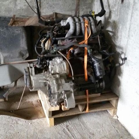 Motor vw 2,4 diesel 95 mod med girkasse.