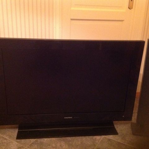 40 tommer  tv Grundig m. Løse høytalere 2850,-