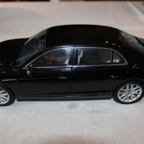 Kyosho 1:18 Bentley Flying Spur W12