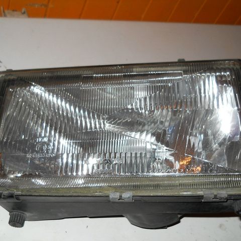 Frontlyktglass til volvo 740 1990 modell (høyrelykt)