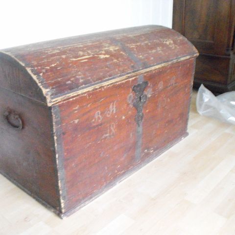 Antikk kiste fra 1825