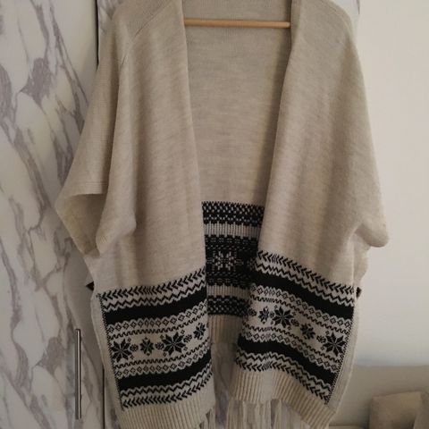 Nydelig Cardigan/poncho